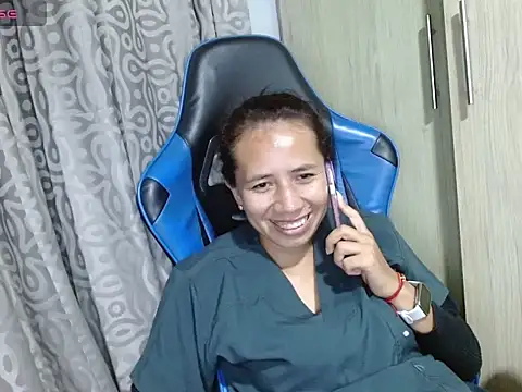 Danielagomez33 online show from 04-17-26, 12:35