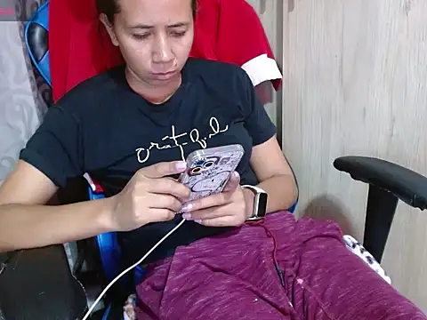 Snapshot of Danielagomez33 chatting on 05-28-26, 11:46 Danielagomez33 online show from 05-28-26, 11:46