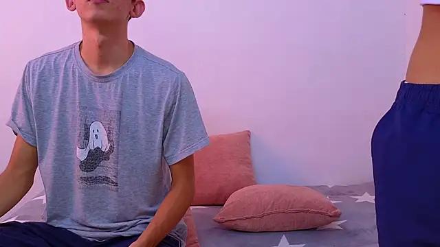 Snapshot of Ana_and_Leo chatting on 02-10-25, 03:21 Ana and Leo online show from 02-10-25, 03:21