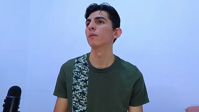 Snapshot of Ana_and_Leo chatting on 02-20-25, 12:04 Ana and Leo online show from 02-20-25, 12:04