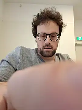 Snapshot of littlehairyman chatting on 03-03-25, 02:04 littlehairyman online show from 03-03-25, 02:04