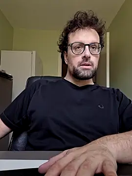 Snapshot of littlehairyman chatting on 03-04-25, 11:29 littlehairyman online show from 03-04-25, 11:29