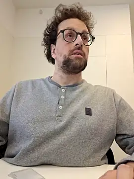 Snapshot of littlehairyman chatting on 03-06-25, 01:35 littlehairyman online show from 03-06-25, 01:35