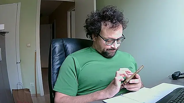 Snapshot of littlehairyman chatting on 11-06-25, 08:04 littlehairyman online show from 11-06-25, 08:04