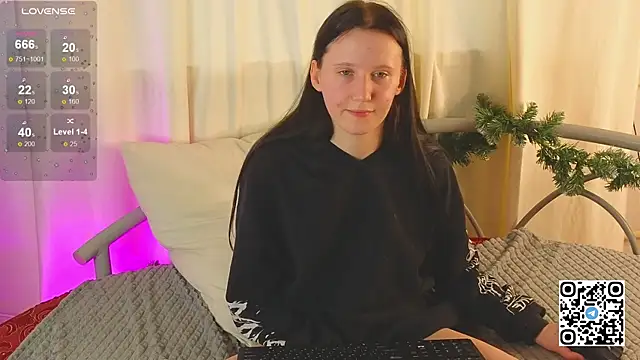 Snapshot of mon_lola chatting on 01-12-25, 12:23 mon lola online show from 01-12-25, 12:23