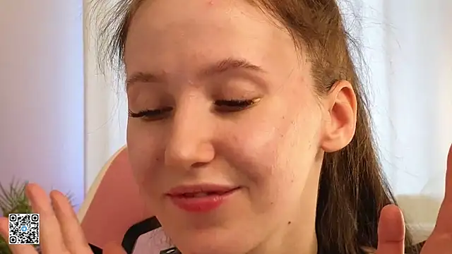 Snapshot of mon_lola chatting on 02-16-25, 12:10 mon lola online show from 02-16-25, 12:10