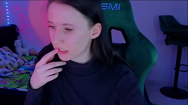 Snapshot of mon_lola chatting on 03-12-25, 08:52 mon lola online show from 03-12-25, 08:52