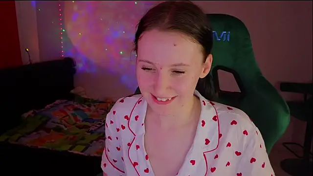 Snapshot of mon_lola chatting on 03-16-25, 08:32 mon lola online show from 03-16-25, 08:32