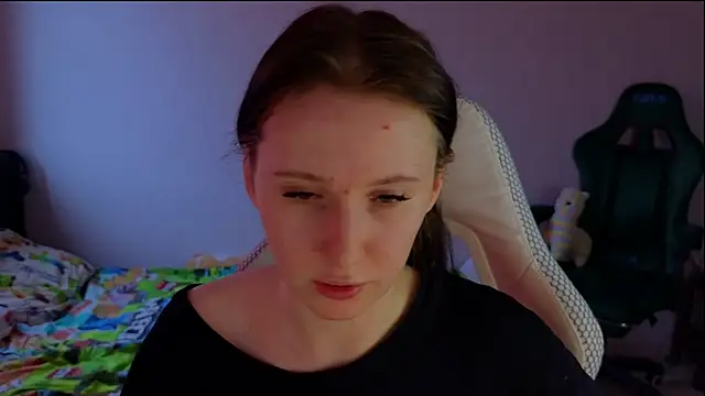 Snapshot of mon_lola chatting on 03-17-25, 10:38 mon lola online show from 03-17-25, 10:38