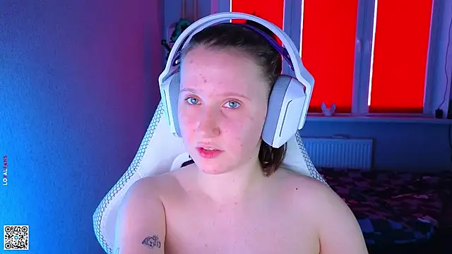 Snapshot of mon_lola chatting on 09-16-25, 01:23 mon lola online show from 09-16-25, 01:23