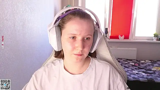 Snapshot of mon_lola chatting on 09-24-25, 01:25 mon lola online show from 09-24-25, 01:25