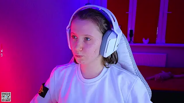 Snapshot of mon_lola chatting on 11-10-25, 02:49 mon lola online show from 11-10-25, 02:49