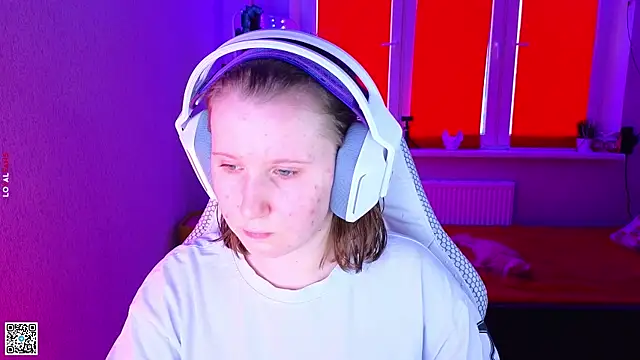 Snapshot of mon_lola chatting on 11-24-25, 12:38 mon lola online show from 11-24-25, 12:38