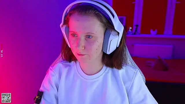 Snapshot of mon_lola chatting on 11-25-25, 03:34 mon lola online show from 11-25-25, 03:34