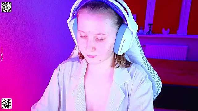 Snapshot of mon_lola chatting on 11-29-25, 03:15 mon lola online show from 11-29-25, 03:15