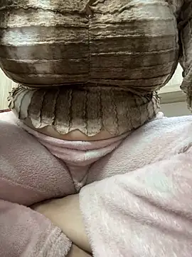 Red-Magic-25 online show from 02-15-25, 07:27