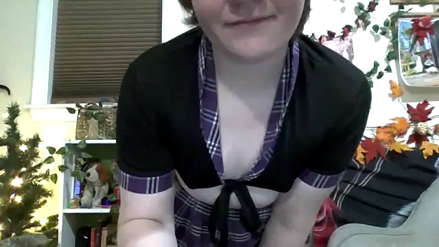 Snapshot of AverageRose chatting on 02-13-26, 10:44 AverageRose online show from 02-13-26, 10:44