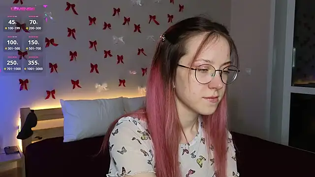 Snapshot of MaryBliss chatting on 03-04-25, 04:30 MaryBliss online show from 03-04-25, 04:30