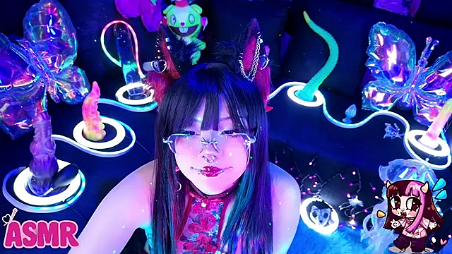 Snapshot of LaytonBox chatting on 05-19-26, 01:39 LaytonBox online show from 05-19-26, 01:39