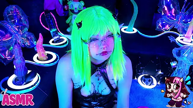 Snapshot of LaytonBox chatting on 05-20-26, 03:29 LaytonBox online show from 05-20-26, 03:29