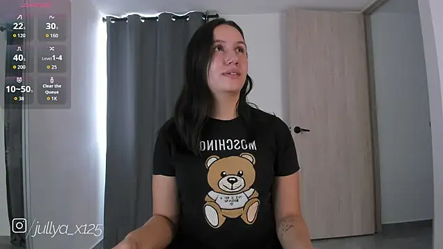 Snapshot of Jullya_x chatting on 04-22-26, 08:32 Jullya x online show from 04-22-26, 08:32