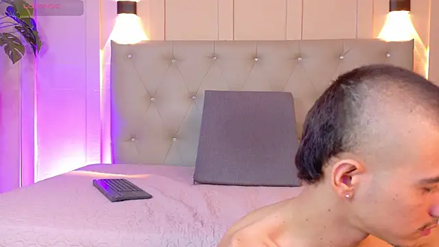 cristal antoni online show from 11-29-25, 08:17