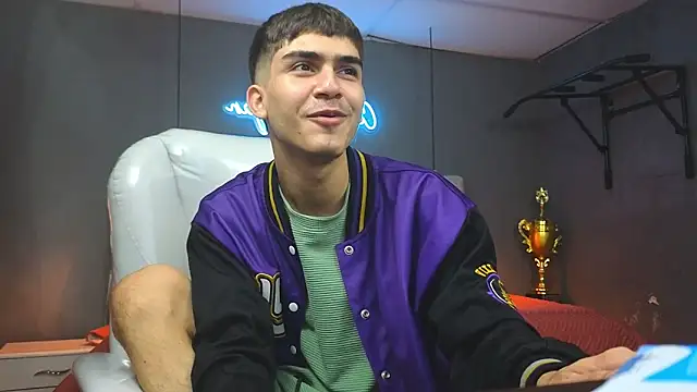 Tommy18   online show from 02-11-25, 06:19