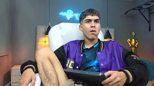 Tommy18   online show from 02-14-25, 06:34