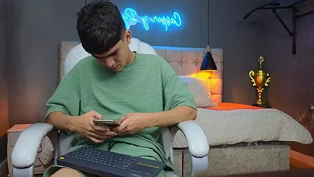 Tommy18   online show from 02-19-25, 09:39