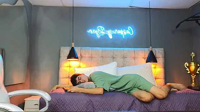 Tommy18   online show from 03-05-25, 08:21