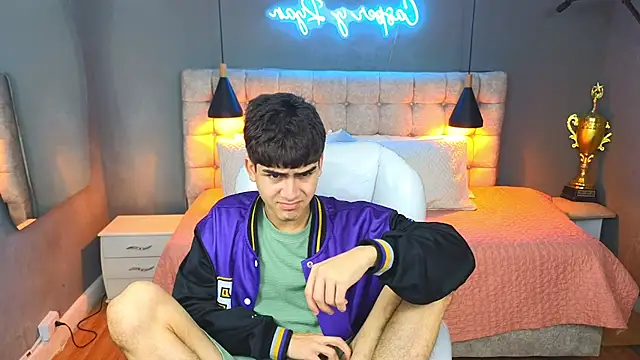 Tommy18   online show from 03-09-25, 06:50