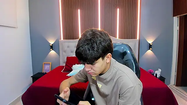 Tommy18   online show from 10-25-25, 03:25