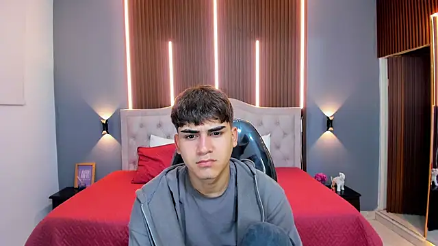 Tommy18   online show from 10-29-25, 03:31