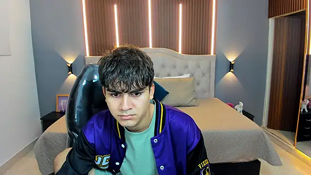 Tommy18   online show from 11-30-25, 03:32