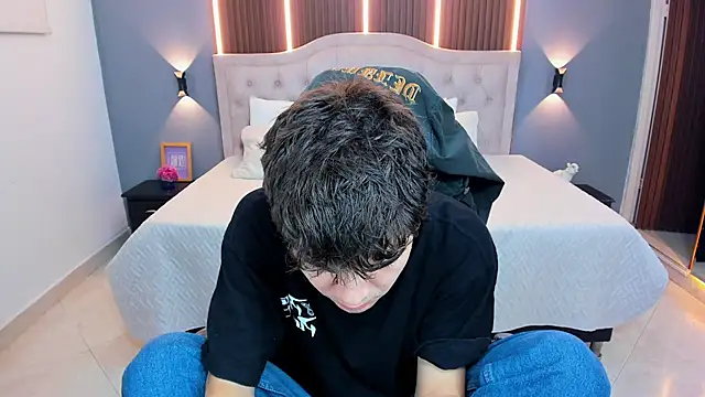 Tommy18   online show from 03-05-26, 03:46