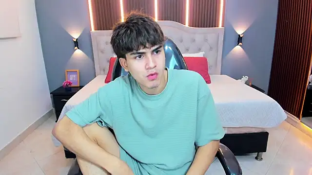 Snapshot of Tommy18__ chatting on 04-28-26, 03:22 Tommy18 online show from 04-28-26, 03:22