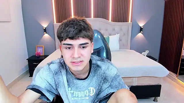 Snapshot of Tommy18__ chatting on 06-12-26, 03:16 Tommy18 online show from 06-12-26, 03:16