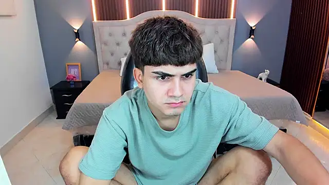 Snapshot of Tommy18__ chatting on 06-17-26, 03:31 Tommy18 online show from 06-17-26, 03:31