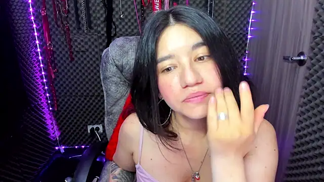 Snapshot of lilihot_ chatting on 02-19-25, 04:00 lilihot online show from 02-19-25, 04:00