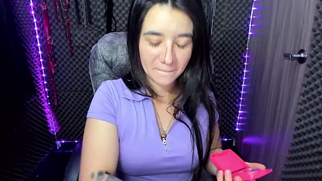 Snapshot of lilihot_ chatting on 02-25-25, 04:10 lilihot online show from 02-25-25, 04:10