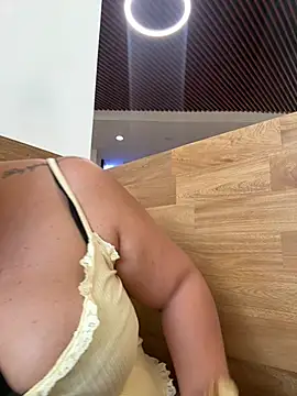 Snapshot of karla_hotgirl chatting on 07-16-26, 10:05 karla hotgirl online show from 07-16-26, 10:05