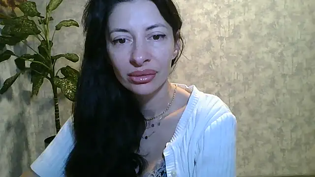 Snapshot of LissaBlossom chatting on 06-04-26, 02:39 LissaBlossom online show from 06-04-26, 02:39