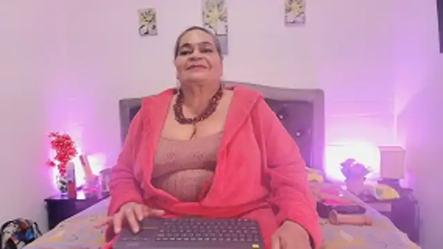 Snapshot of VickyBoobss chatting on 04-21-26, 08:55 VickyBoobss online show from 04-21-26, 08:55