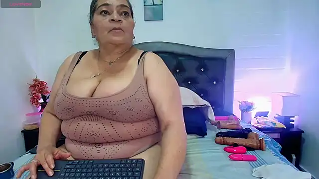 Snapshot of VickyBoobss chatting on 05-12-26, 07:22 VickyBoobss online show from 05-12-26, 07:22