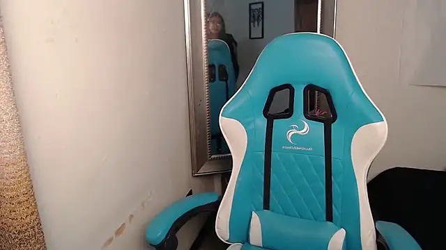 Aleska Miami online show from 09-15-25, 01:44