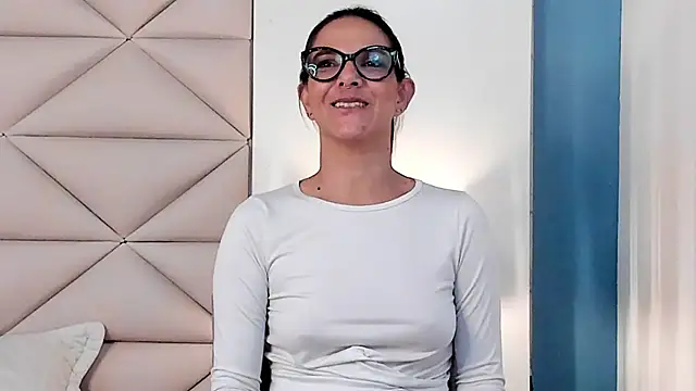 Snapshot of KarenSims chatting on 02-25-25, 01:30 KarenSims online show from 02-25-25, 01:30