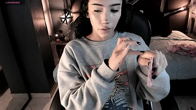 vaiolethsan   online show from 02-11-26, 08:14