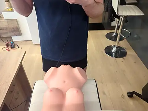 MacPlesure online show from 01-20-25, 02:03