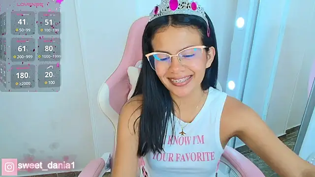 Snapshot of sweet_dania_ chatting on 03-01-25, 03:43 sweet dania online show from 03-01-25, 03:43