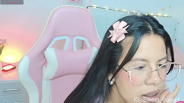 Snapshot of sweet_dania_ chatting on 09-29-25, 03:44 sweet dania online show from 09-29-25, 03:44